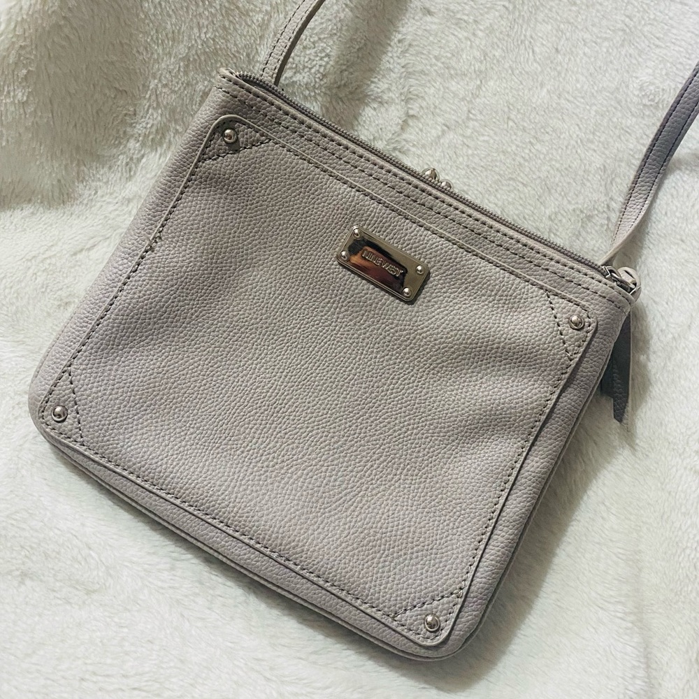 Nine West shoulder bag barely used- gray